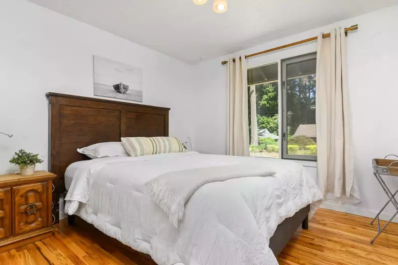 "The house is super cozy and it is a great quiet neighborhood and an awesome location I would definitely stay here again!" - Brooke