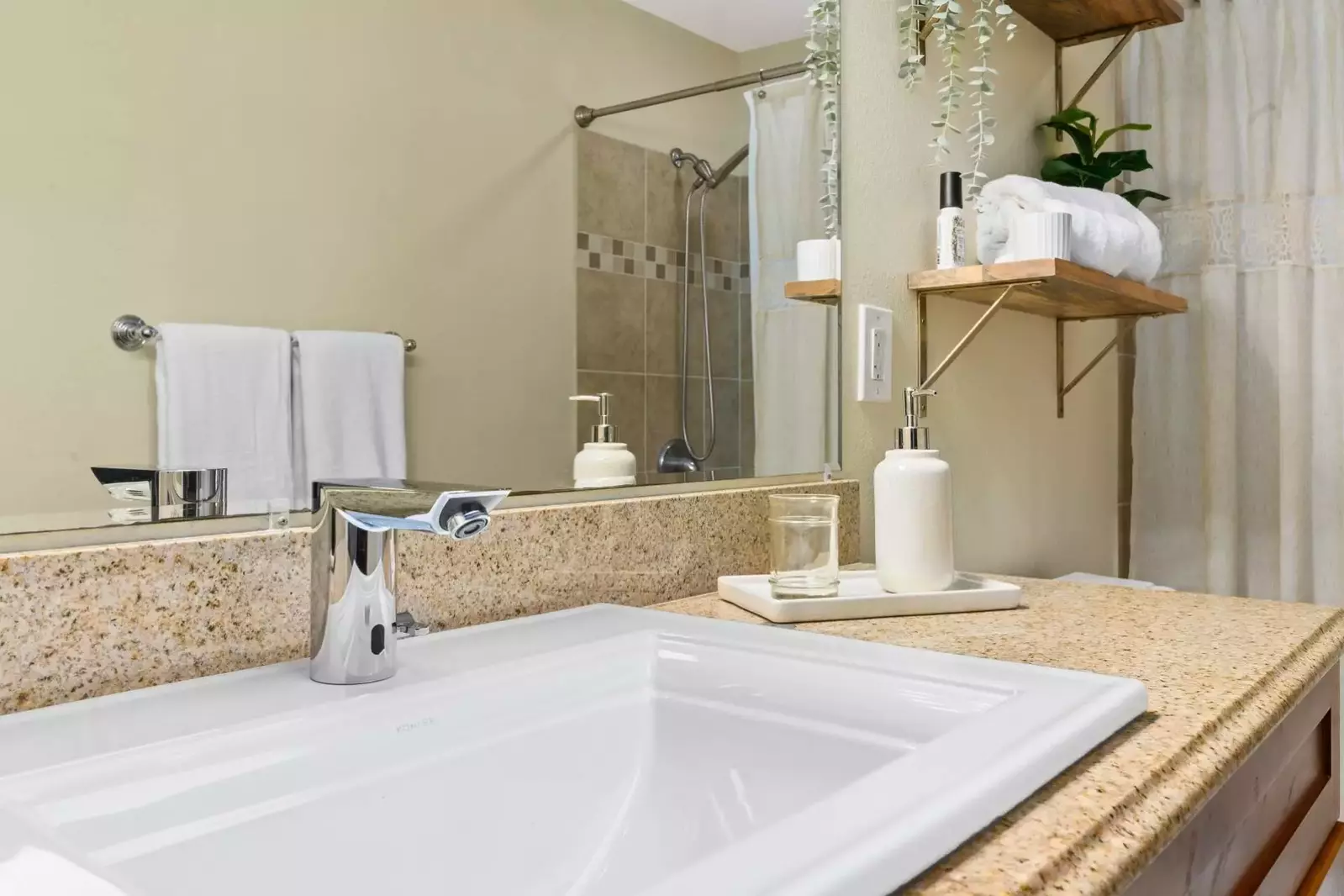 "We had an amazing time. The place was clean and had everything you could need! Would highly recommend to anyone." - Christine