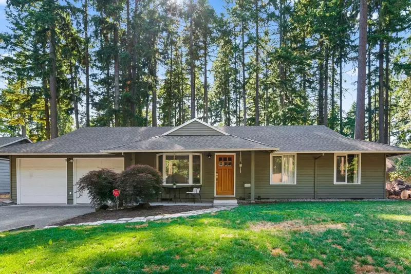 Lake Oswego is a charming town just south of Portland. It has a lovely downtown full or shops, restaurants, bars, and other activities.