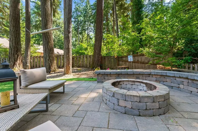 The fire pit is a nice place to relax outside while enjoying an Oregon night