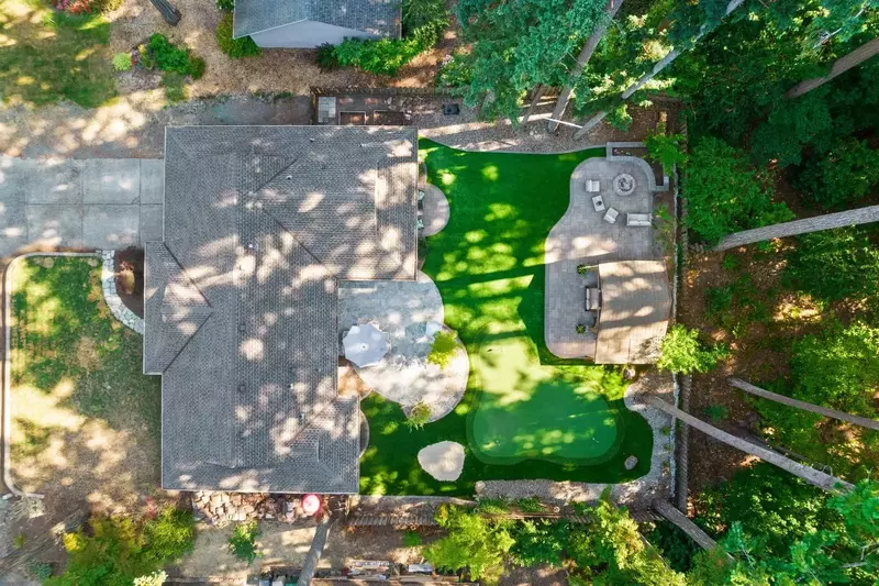 "The house is easy to get to, and it is located in a nice quiet neighborhood but also close to shopping for anything you want or need." - Cheri