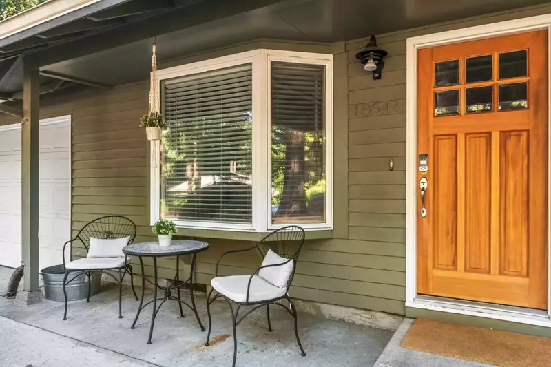 "House was very comfortable and clean. We enjoyed our stay and enjoyed the backyard with the putting green and patio." - Martha