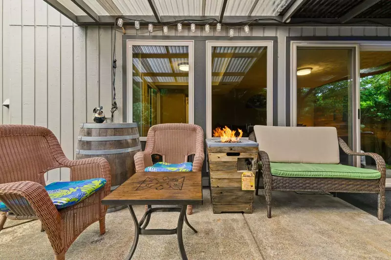 With comfy seating and a cozy fireplace the yard is an excellent place to unwind and enjoy your vacation/