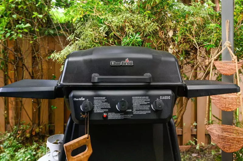 Use the bbq to grill up some seafood from the Coast or produce and meat from the Willamette Valley.