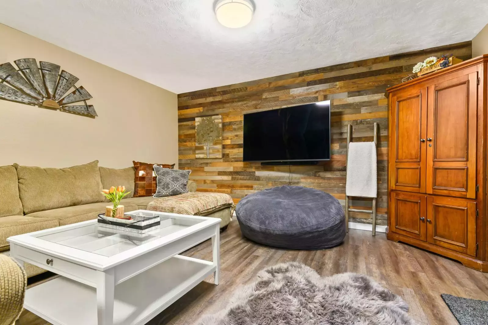 "Amazing place! We had a wonderful time. Very well decorated. Lots of space."  - Regina