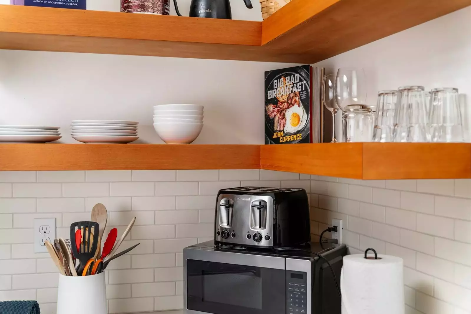 The attention to detail is perfect. the place is immaculate and i felt comfortable and cared for.  -Evelynn