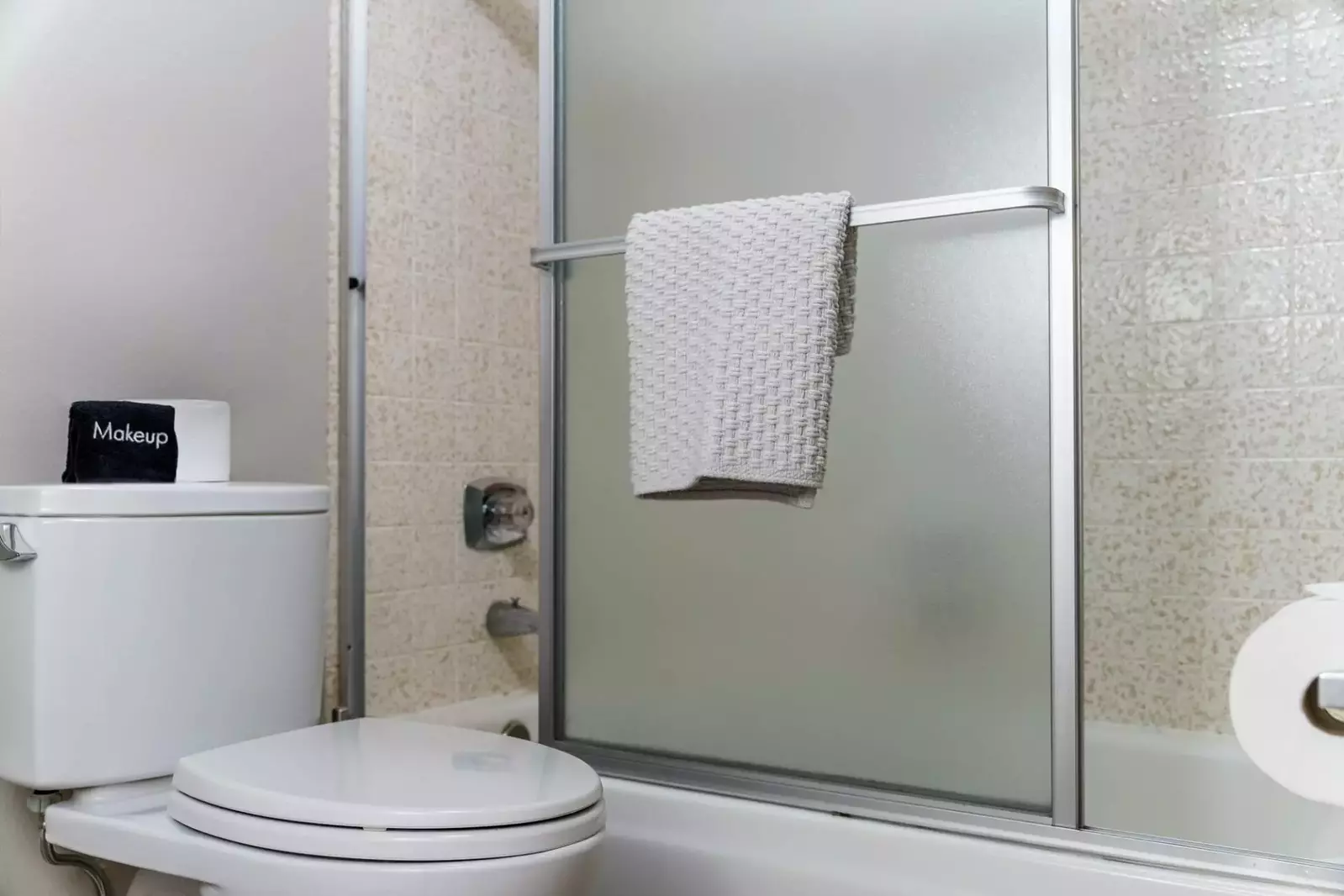 With 2 full bathrooms everyone staying here has ample privacy.