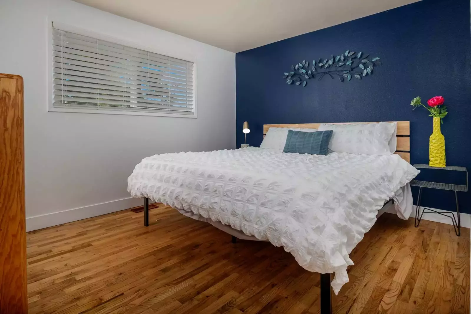 This rental is a short walk from Portland's iconic Alberta Street. Enjoy art galleries, ice cream, breweries, delicious food, vintage shops, and more!