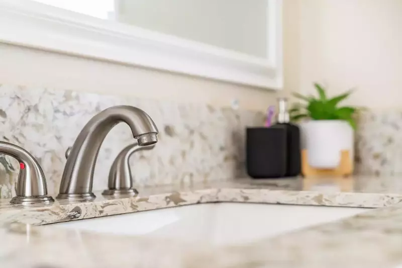 "Clean, cute, warm & comfortable. Great neighborhood - walkable and close to major highway for ease getting around." - Jill