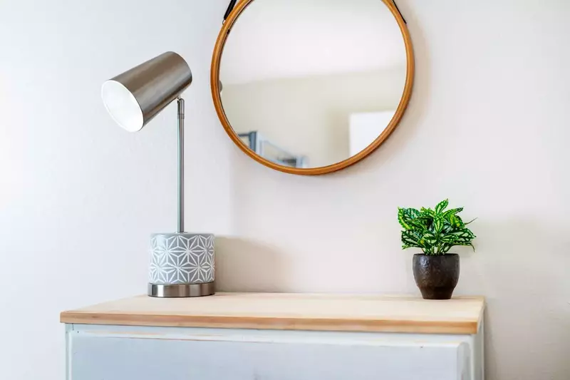 "Came over for work and turned into a great holiday. Nice quiet neighborhood to stroll around in. Good neighbor pizza is an excellent local stop!" - B