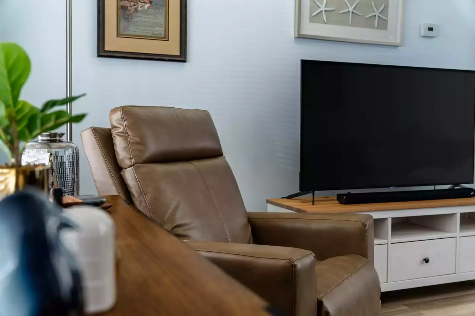 "The place was newly updated with nice finishes. It was very clean and communication was excellent." - Nikki