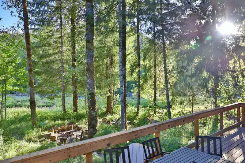 Relax on the deck looking out over the beautiful Sandy River.