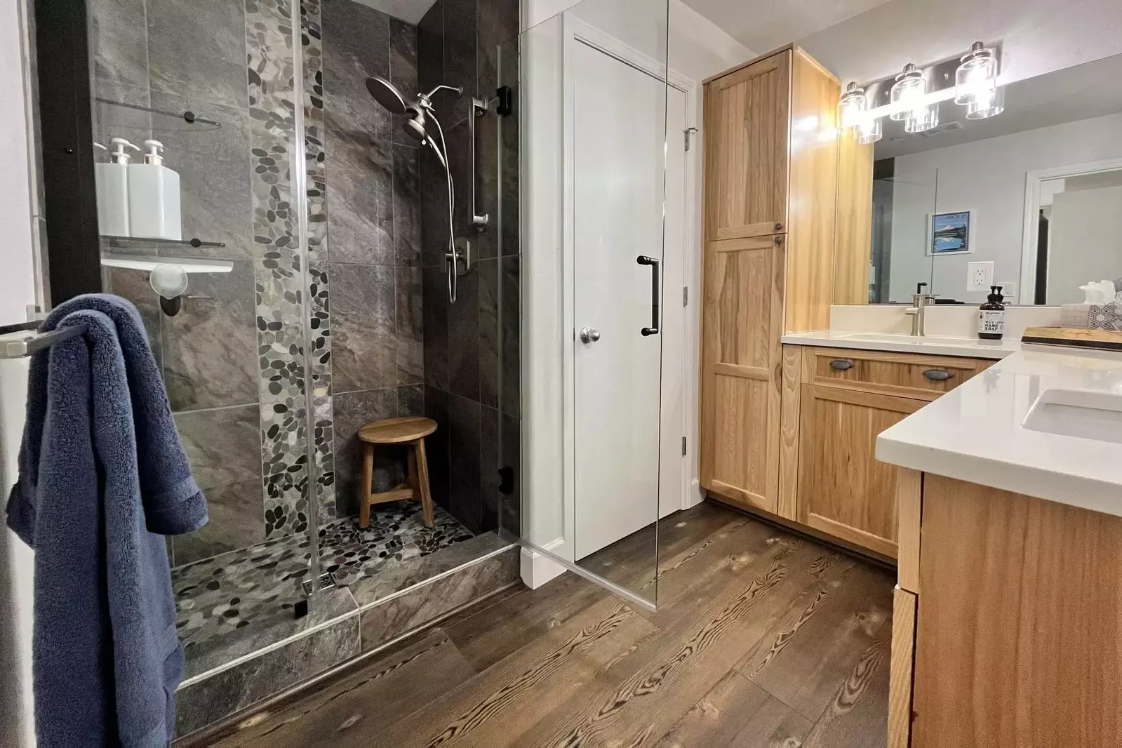 "This was one of the cleanest houses we have rented. Plenty of room for all 7 of us. Great deck area for eating outside." - Yvonne