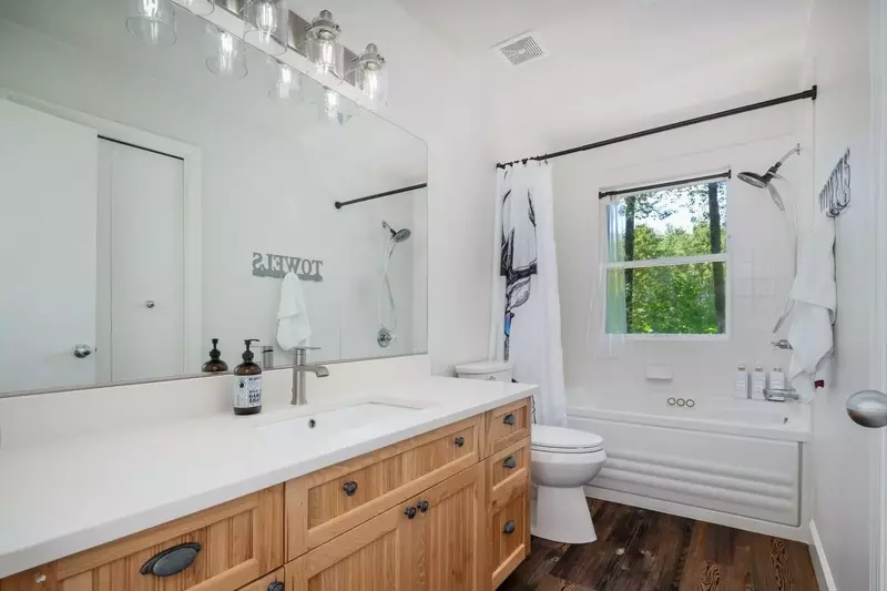 "We found it well located for Portland, Mount Hood, trails, fruit farms, etc. Highly recommended and would stay again!" - David