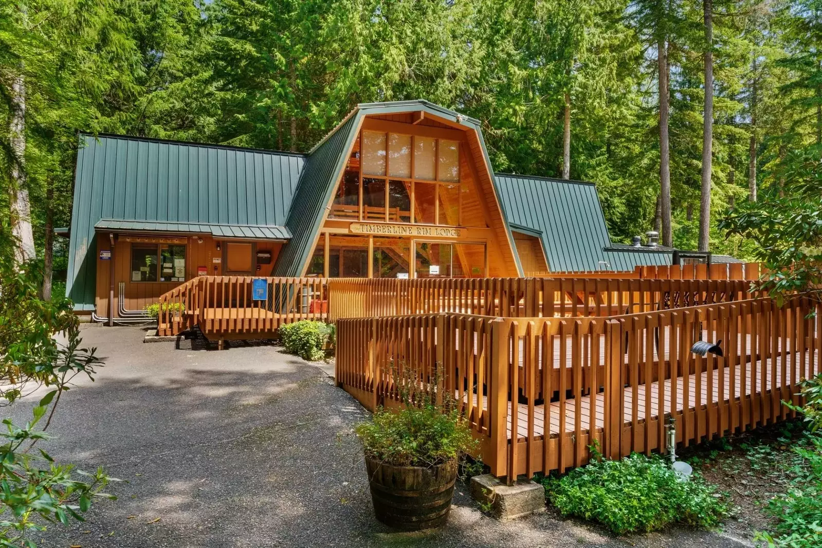 "We had a great time at this well stocked and conveniently located home in the Mount Hood area."  - Doug