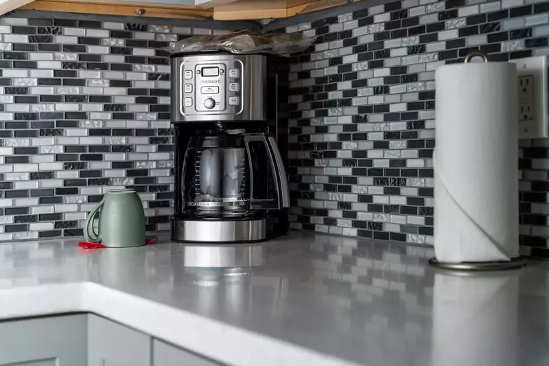 Coffee lovers are in luck as this rental provides coffee. There are also cute cafes a short drive away.