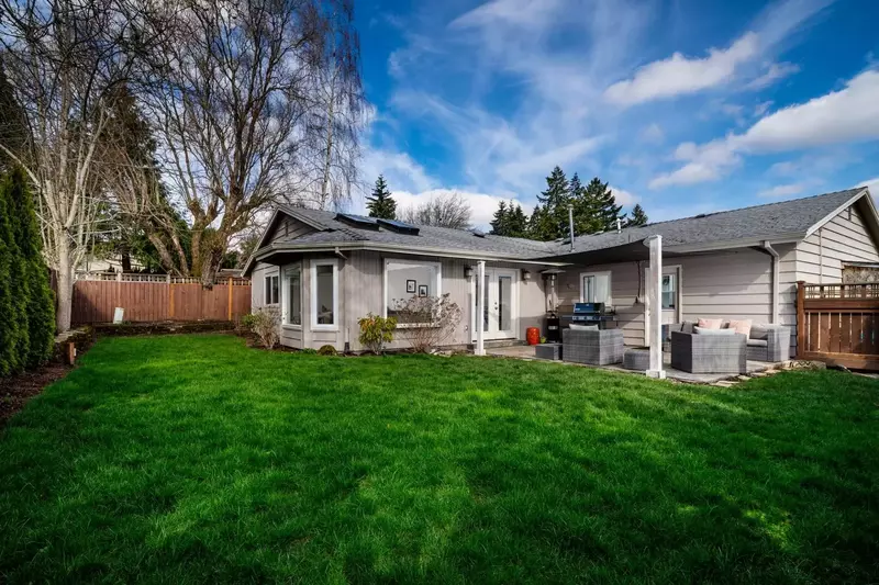 "A very clean house with everything you need, lovely neighborhood to walk in." Foster, Sacramento CA