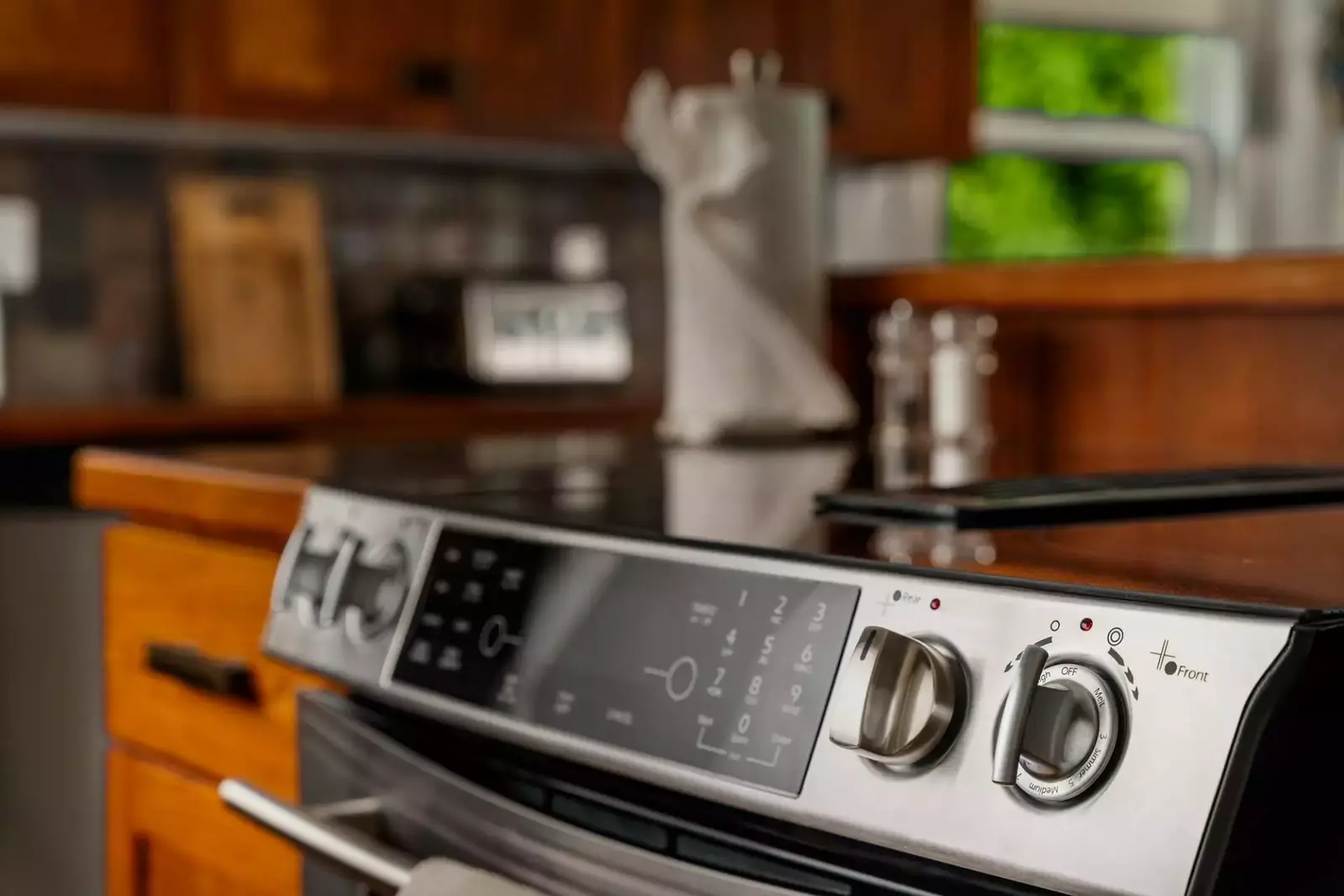 Cook delicious meals for breakfast, lunch, and dinner in this fully equipped kitchen. We suggest grabbing some ingredients from a local farm.