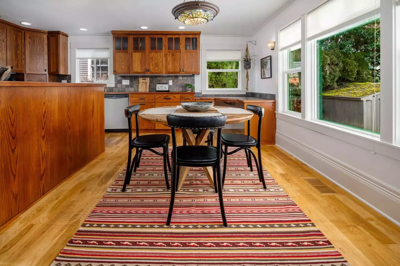 "Super cute, clean house with great living spaces. Comfortable and within walking distances to shops, restaurants, etc" - Elsa