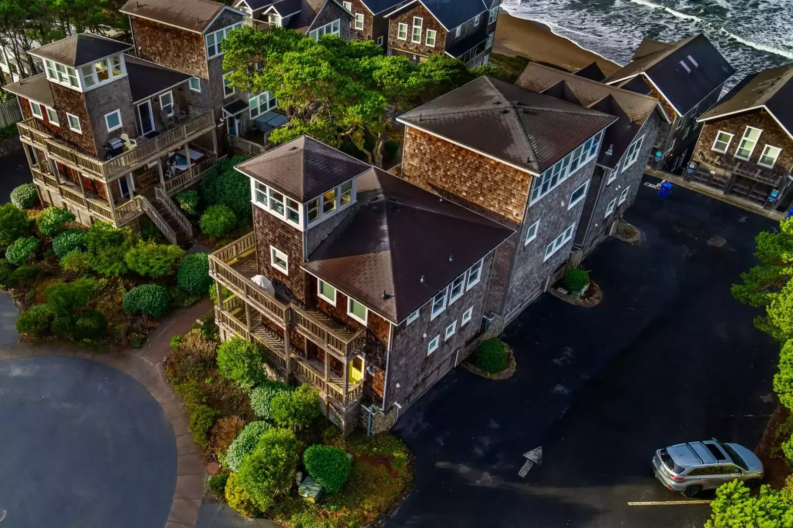 "Maybe 200ft from the beach, this house was an excellent luxurious site for our relaxing family weekend." - Alex