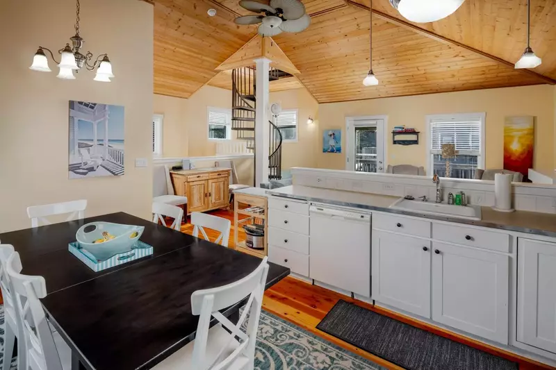 "The kitchen/family room were spacious, comfortably furnished, and made our meals and late night movies very enjoyable." - Alex