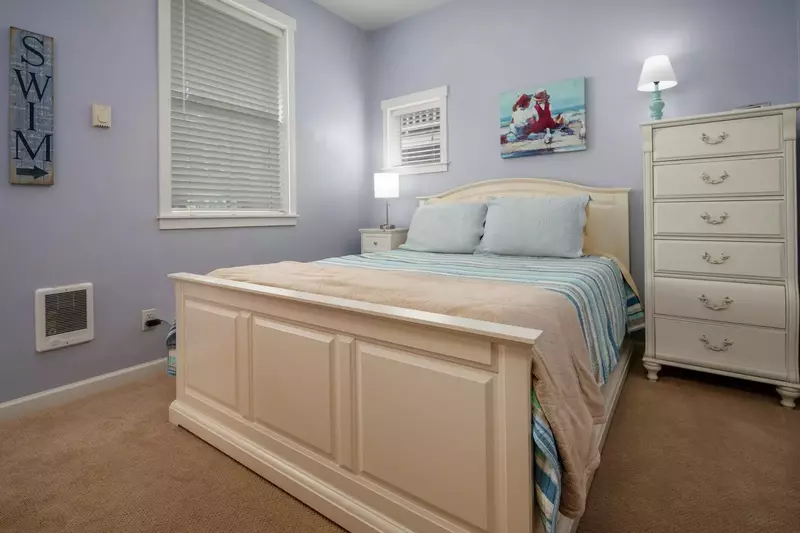 "Comfortable beds and relaxing stay." - Roberta W.