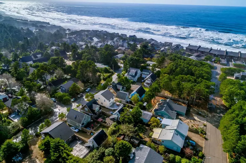 The community is between Depoe Bay & Lincoln City. It’s near Siletz Bay where you go kayaking, fishing, crabbing, clamming, hiking, & bird watching.