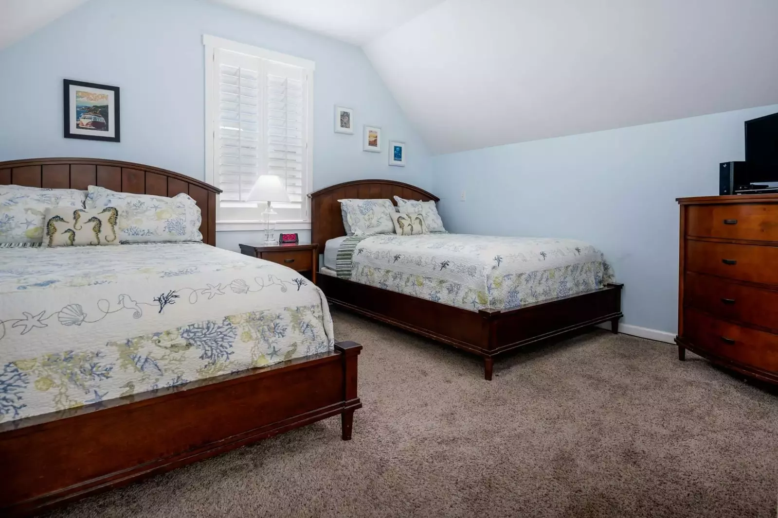 "Beautiful home, lots of beds and rooms for big families." - Melissa