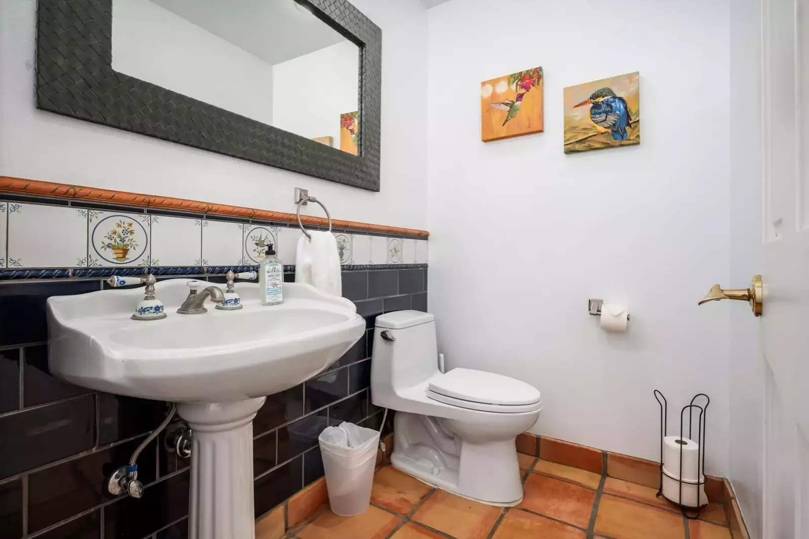 With 3.5 bathrooms everyone staying here has ample privacy.