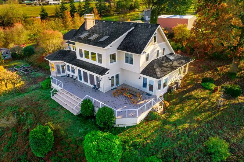 "The house was perfect. Our family of three couples, kids and hounds all had relaxing stay. And the views from every room are fabulous." -Michael