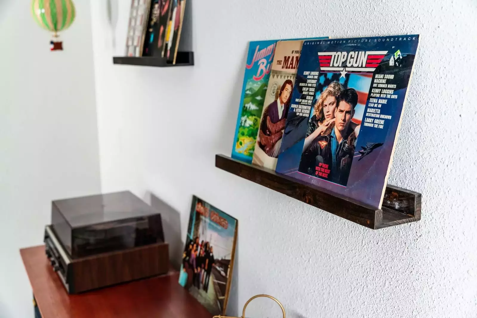 A record player with an excellent library. Feel free to bring your own from home or one of the many vintage shops in McMinnville and Newberg.