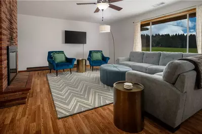 "We had a wonderful stay. The house is wonderfully decorated and had everything we needed." - Linda