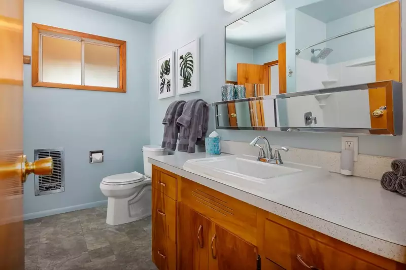 "Shower water pressure was great, and towels were fluffy." - Karina