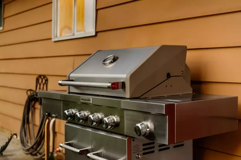 Grill up some of your favorite foods with this BBQ included.