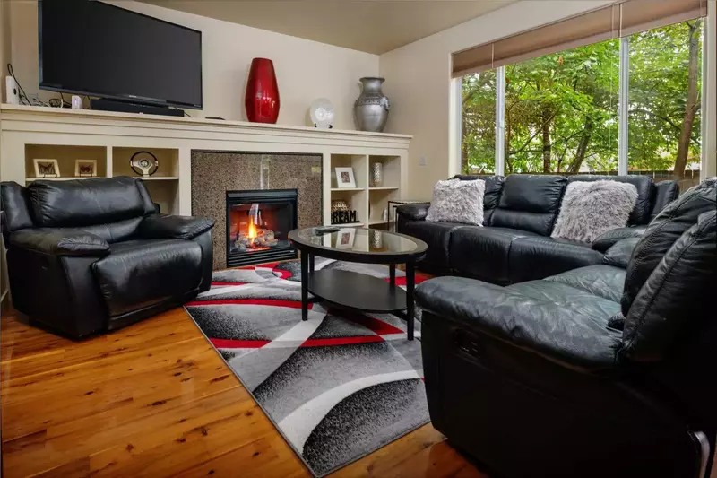 Welcome to The 229! Please enjoy this one of a kind rental in the heart of Beaverton.