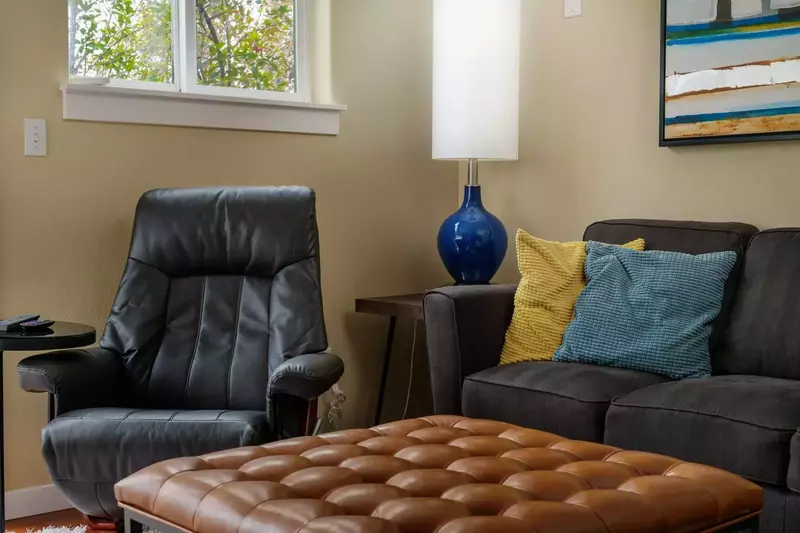 Wonderful townhome. Very modern and comfortable.  -Filmon