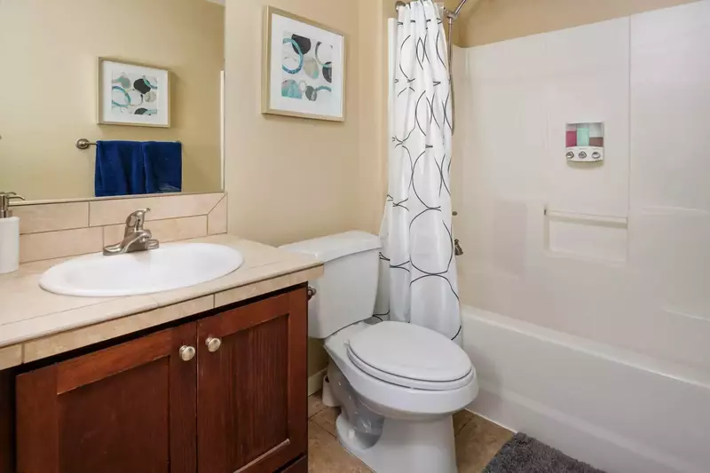 Lovely condo, clean and comfortable.  -Ramona