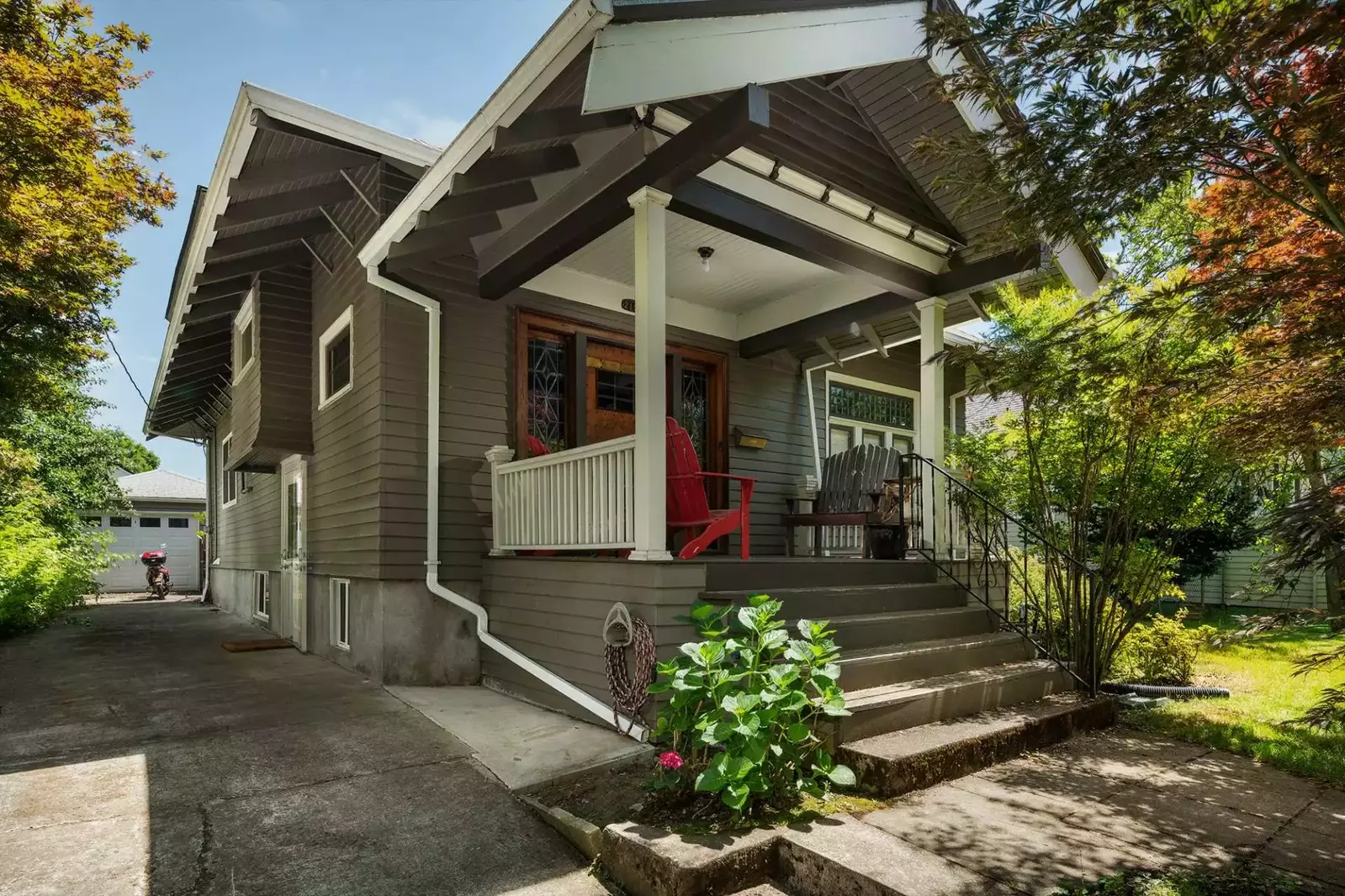 Great location - near to shops, restaurants and to the city. -Naveen G.