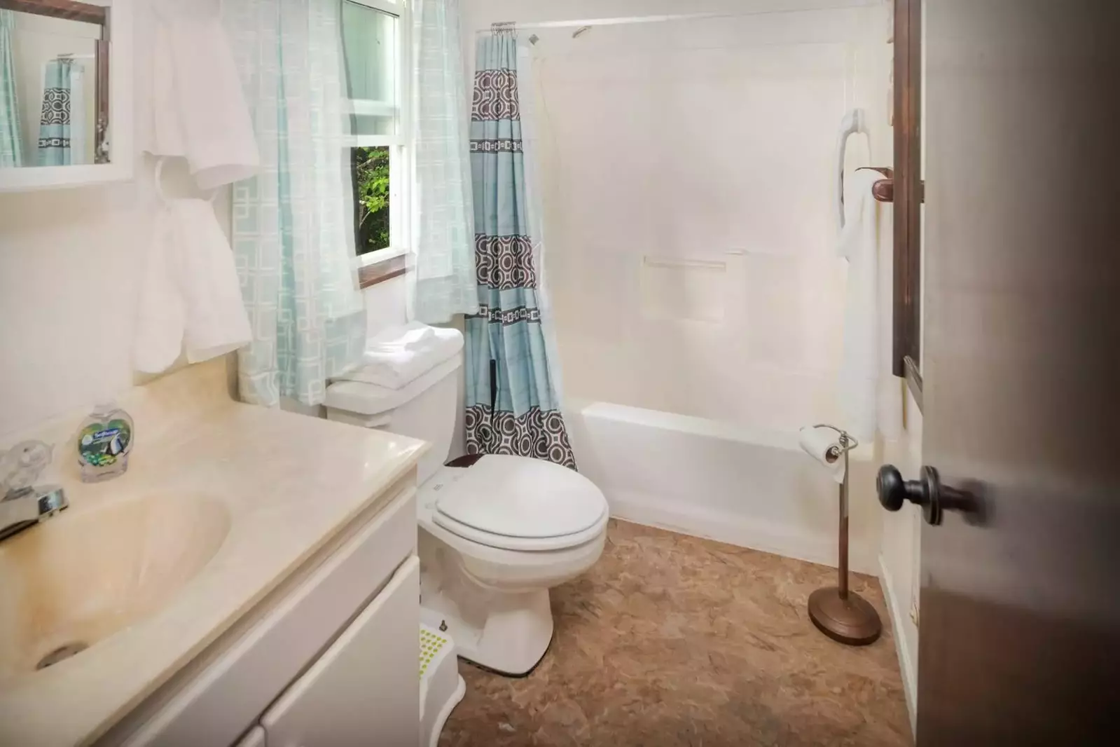 Main level bathroom.