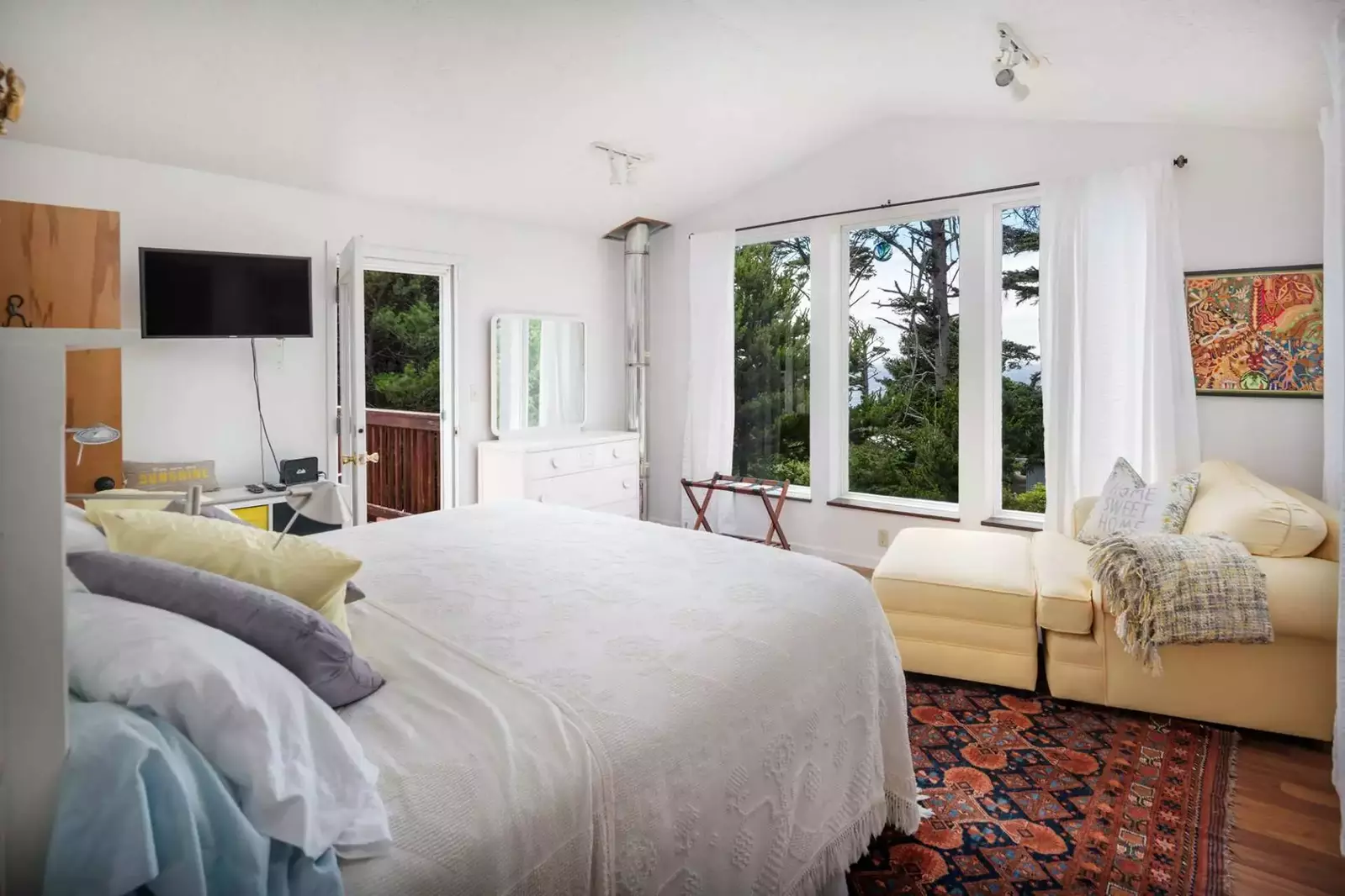 "The master suite - is glorious. The bed is soft and comfortable, has an en suite bathroom and a private sunning deck and views of the ocean." -Kath