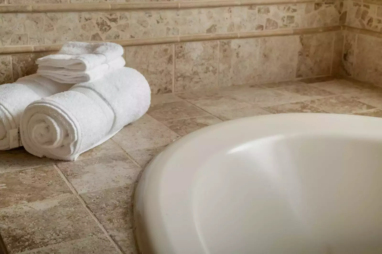 With 3 full bathrooms everyone staying here has ample privacy.