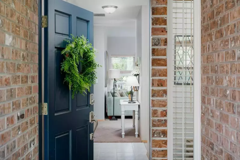 Nicely decorated and comfortable with good amenities.  -Leigh S.