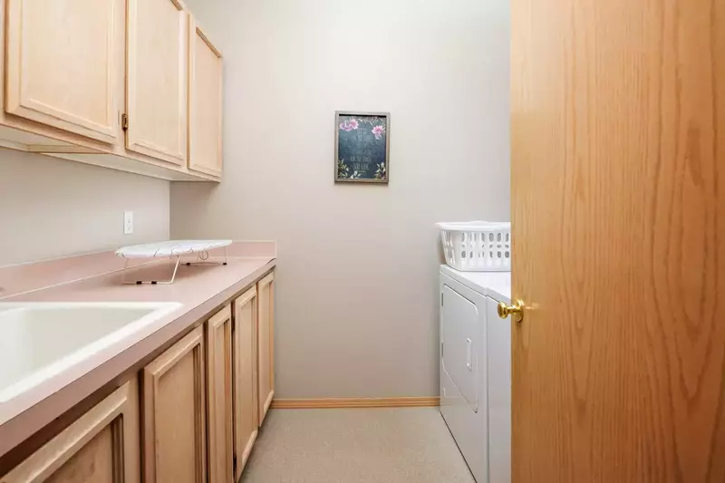 There's a washer/dryer with detergent.  -Deli