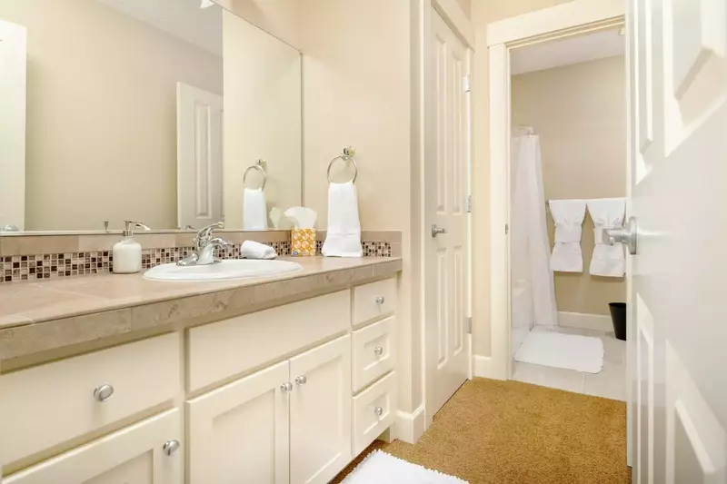 With 3.5 bathrooms everyone staying here has ample privacy.