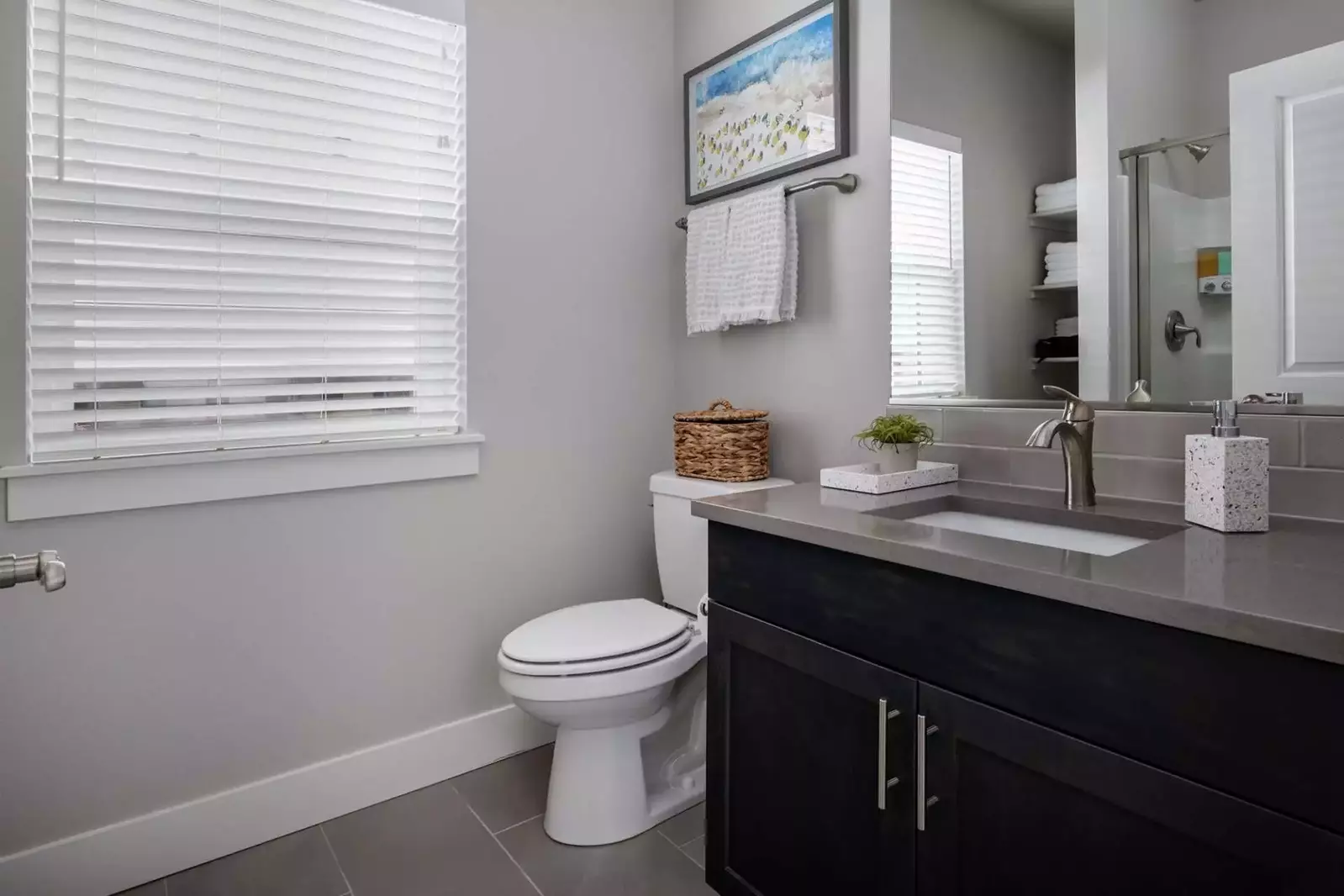 With 3.5 bathrooms everyone staying here has ample privacy.