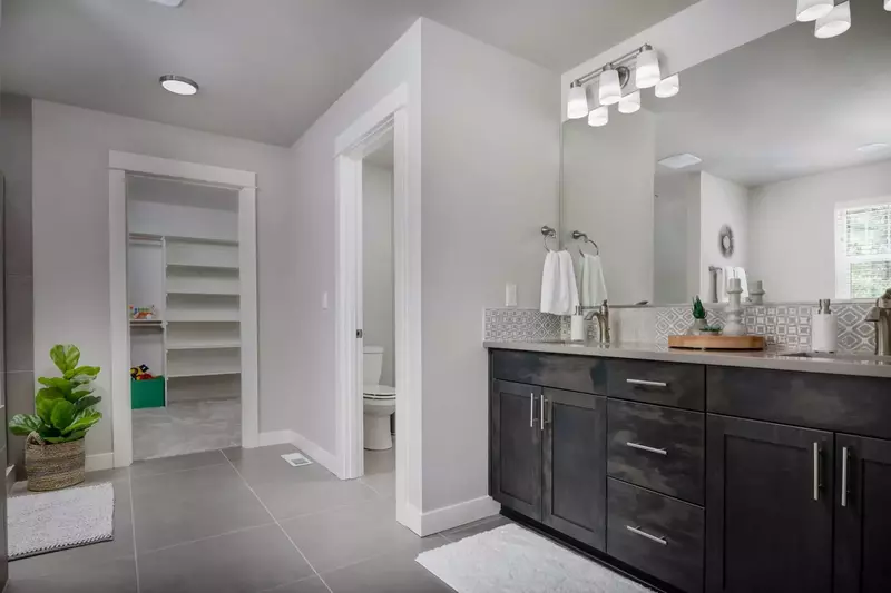 Spacious master bathroom with double sinks!