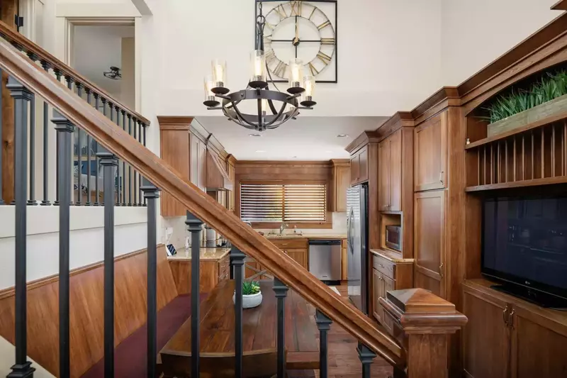 We loved the breakfast nook for quick meals and using the dining table for board games. -Leslie