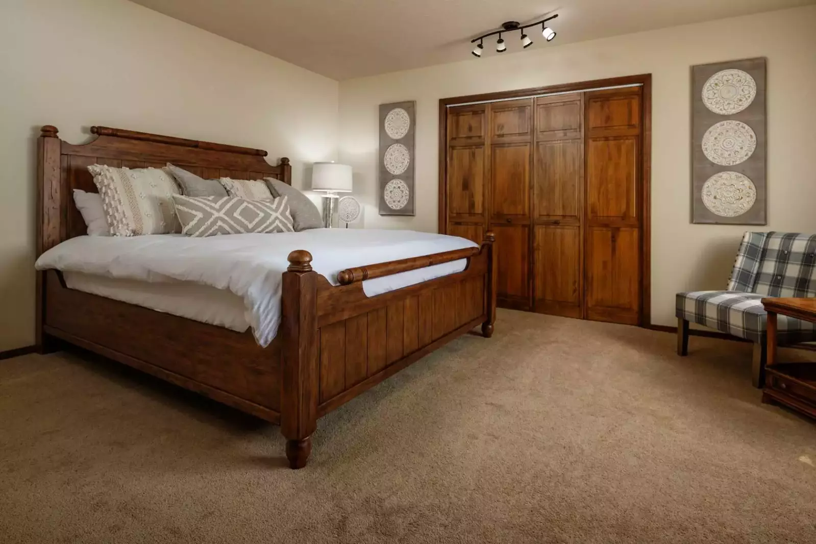 It was clean, the sheets and beds were wonderful.  -Cheryl W.