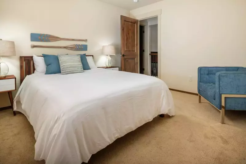 House was very clean and beds were very comfortable. -Kaelynn S.