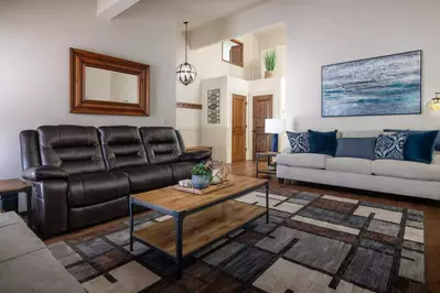 It’s a very spacious home! Comfortably slept 10 adults! Beautiful inside and out! -Kennedy